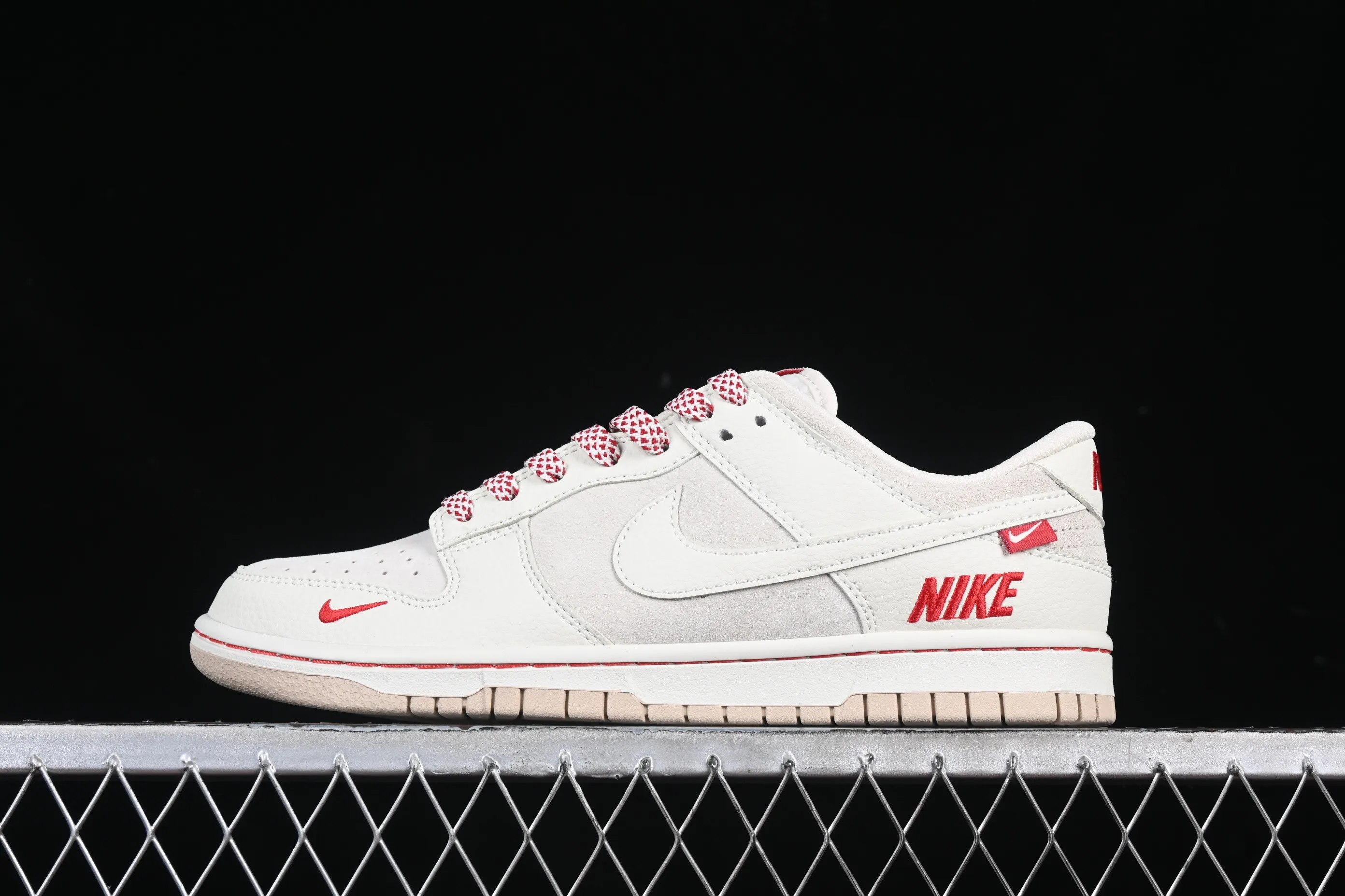 All categories Nk SB Dunk Series Nk SB Dunk Low High-end customized low-top sneakers Nk SB Dunk Low NIKE New Year Red Anniversary high-end customized low-top casual sneakers DJ2024-116